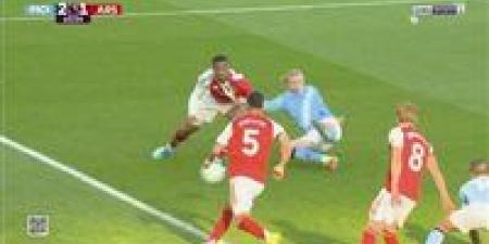 مان سيتي ضد آرسنال.. إيرلينج هالاند يسجل الهدف الثاني لـ مانشستر سيتي في مرمى أرسنال بالدوري الإنجليزي الممتاز