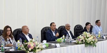 مدبولي يلتقى أعضاء مجلسي النواب والشيوخ وكبار مشايخ وعواقل سيناء