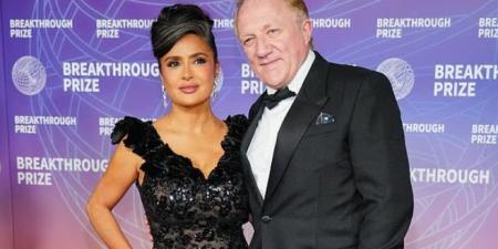 أناقة لافتة تخطف الأضواء: سلمى حايك ونجوم هوليوود يتألقون في ليلة جوائز بريكثرو