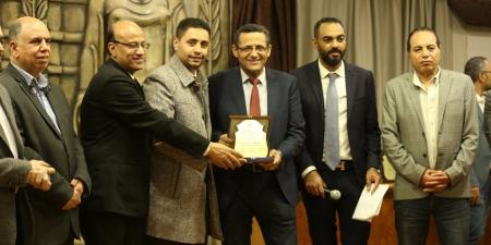 "الصحفيين" تكرم الزميل عماد سليمان مدير تحرير الدستور لحصوله على درجة الماجستير