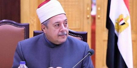 وزير الأوقاف يهنئ الشيخ أيمن عبد الغني بتكليفه الجديد في وكالة الأزهر