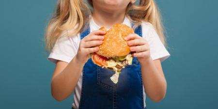 أضرار الأكل السريع على صحة الجهاز الهضمي