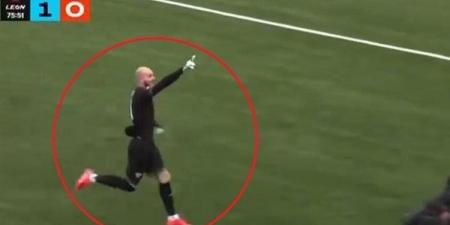 هدف من 100 متر ولقطة إنسانية مؤثرة.. حارس روسي يخطف الأنظار ويحتفل مع والدته