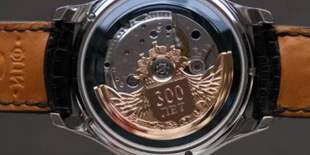 بريطاني يعيد إحياء ساعات الحقبة السوفيتية