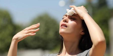 ما الفرق بين الإنهاك الحراري وضربة الشمس.. ما الذي يهدد الصحة؟