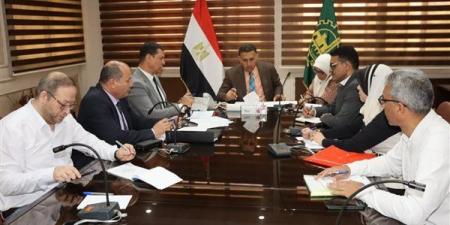 محافظ القليوبية يتابع الموقف التنفيذي لمشروعات مياه الشرب والصرف الصحي