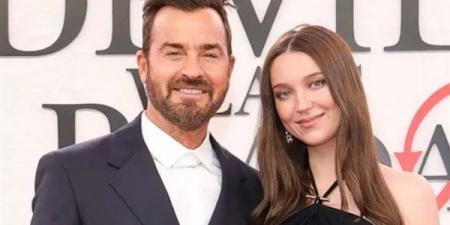 نيكول برايدون بلوم وزوجها جاستن ثيرو في أول ظهور فني بعد الولادة