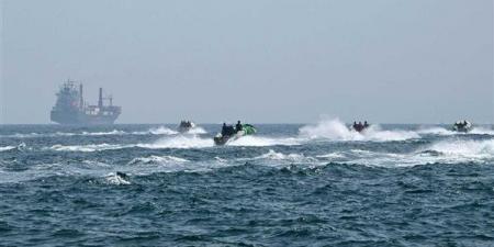 خبير سياسي: الحصار البحري الأمريكي "لي ذراع" لإيران