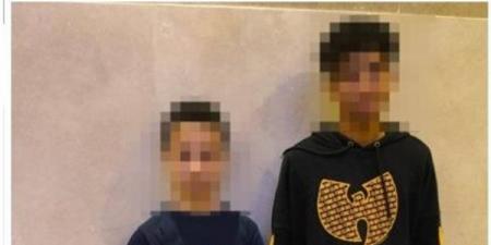 الداخلية تُسلِّم طفلين طردتهما أمهما من المنزل لدور الرعاية.. والسبب صادم