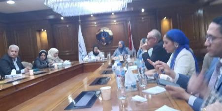 جامعة كفرالشيخ تشارك في اجتماع أكاديمية البحث العلمي لتطوير برنامج "جامعة الطفل"