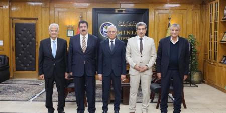 رئيس جامعة المنيا يترأس لجنة اختيار عميد كلية الطب