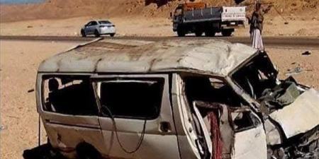 إصابة 14 شخصًا فى انقلاب سيارة ميكروباص بقنا
