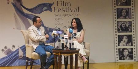 سلاف فواخرجي من ندوة تكريمها في أسوان: «لا أتحدث في السياسة»