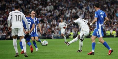 ريال مدريد يضرب ألافيس بهدفين ويستعيد الانتصارات في الليجا