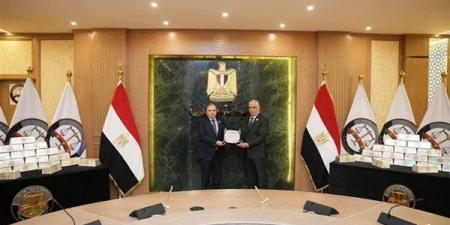 النائب العام يُكرم مدير النيابات تقديرًا لجهوده المتميزة في إدارة الملفات