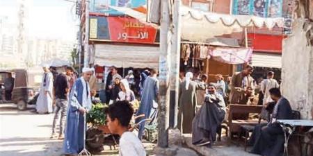 «أبو تيج» تختنق بالباعة الجائلين