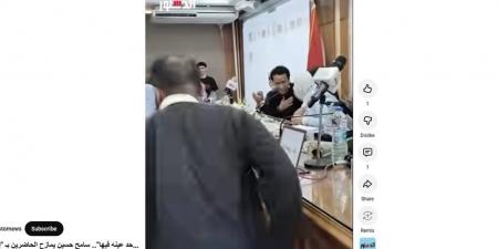 "حد عينه فيها".. سامح حسين يمازح الحاضرين أثناء استلام جائزة التميز (فيديو)