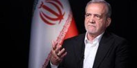 بزشكيان: حصار مضيق هرمز وتهديدات واشنطن تعرقلان المفاوضات مع إيران