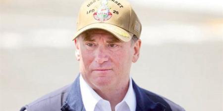 اﻗﺎﻟﺔ وزﻳﺮ اﻟﺒﺤﺮﻳﺔ اﻷﻣﺮﻳﻜﻴﺔ ﺗﻔﻀﺢ ﻣﻌﺮﻛﺔ ﺧﻔﻴﺔ داﺧﻞ اﻟﺒﻨﺘﺎﺟﻮن