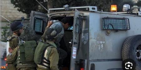 الاحتلال يعتقل فلسطينيين من نابلس