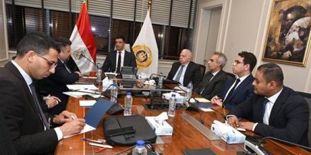 وزير الصناعة يبحث مع وفد شركة إيچيبت آمون للأمونيا الخضراء مشروعا جديدا