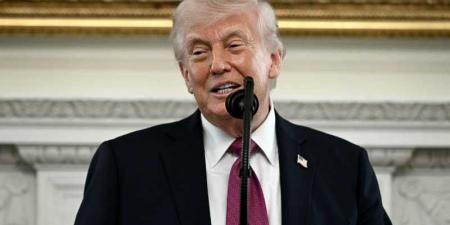 ترامب يكشف سبب إقالة وزير البحرية الأمريكي