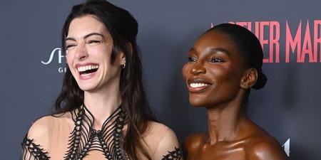 آن هاثاواي تتفوق على نفسها بعد عرض اثنين من أفلامها معًا