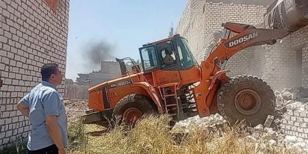 إزالة 16 حالة تعدٍ على مساحة 1610 متر على الأراضي الزراعية وأملاك الدولة بالمنيا