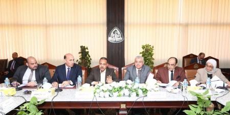 جامعة الزقازيق تهنِّئ الرئيس السيسي والقوات المسلحة المصرية بذكرى عيد تحرير سيناء 44