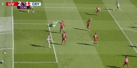 ليفربول ضد كريستال بالاس.. كريستال بالاس يسجل هدف غير أخلاقي في مرمى ليفربول بالدوري الإنجليزي الممتاز وغضب الجماهير