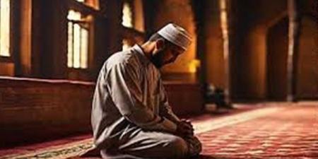 حكم قصر الصلاة لمن غيّر محلّ إقامته حال سفره إلى بيت اخر