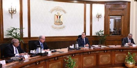 عاجل.. مدبولي يتابع مشروعات تطوير قطاع الغزل والنسيج