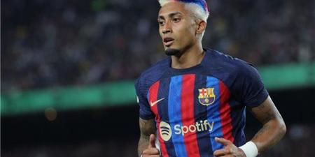 تشافي يوضح حقيقة علاقته مع رافينها ويكشف كواليس التعاقد معه في برشلونة