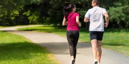 10 تمارين رياضية لتحسين قوتك ولياقتك البدنية في المنزل