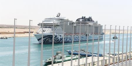 عاجل.. عبور أكبر سفينة سياحية في العالم قناة السويس