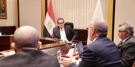 وزير الصحة يستعرض تطورات تنفيذ "مستشفى النيل للأطفال" بمدينة النيل الطبية