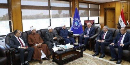 حماية الأسرة في مواجهة الحروب الحديثة.. رسالة ماجستير في حضور وزير الأوقاف