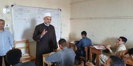 جولات ميدانية مكثفة لضبط امتحانات الأزهر بالمنيا.. الوكيل الشرعي يتفقد اللجان