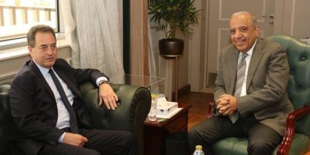 وزير الكهرباء يبحث مع سفير فرنسا بالقاهرة سبل دعم وتعزيز فرص الشراكة والتعاون فى مجالات الكهرباء