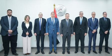 وزير التعليم العالي يبحث مع الدكتور إسلام عزام آليات نشر الثقافة المالية