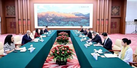 «من بكين».. وزير خارجية الصين لـ أنالينا بيربوك: يجب إعادة تنشيط الأمم المتحدة