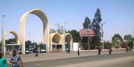 رئيس جامعة قنا يتابع معدلات الإنجاز في تطبيق «شراء»