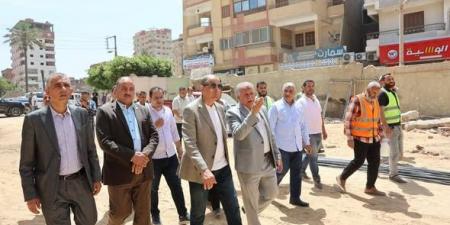 محافظ المنيا يتفقد أعمال توسعة مدرسة الشعب للتعليم الأساسي ببني مزار