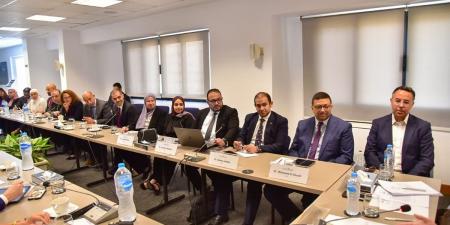 مائدة مستديرة بالغرفة الأمريكية للتجارة لبحث دعم تنافسية القطاع الدوائي والتوسع في الأسواق الخارجية