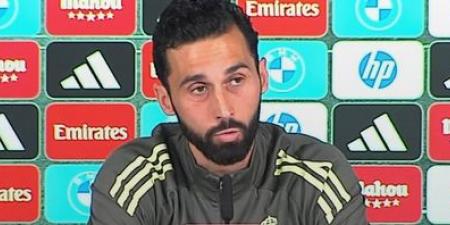 ألفارو أربيلوا يرد على مبابي بعد أزمة “المهاجم الرابع” في ريال مدريد
