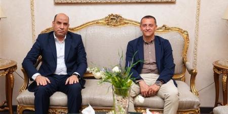 محافظ أسوان يستقبل وزير العمل استعدادًا لجولة ميدانية بـ3 محافظات في الصعيد