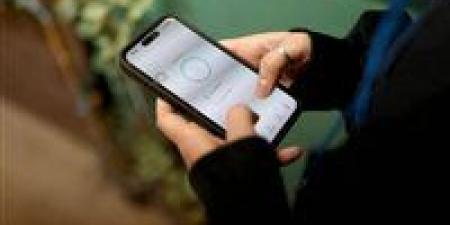 تجارة الحظر.. وثائق تكشف تورط جنرالات النظام الإيراني في احتكار سوق الإنترنت الموازي