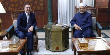 شيخ الأزهر يستقبل السفير البريطاني بالقاهرة لبحث سبل تعزيز التعاون المشترك