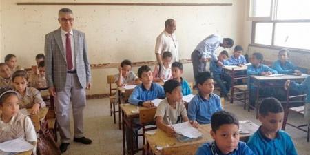 في يومها الثاني.. وكيل تعليم أبوتشت يتابع انتظام امتحانات صفوف النقل