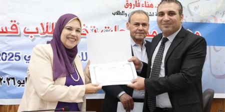 مناقشة مشروعات تخرج طلاب العلاقات العامة بإعلام القاهرة